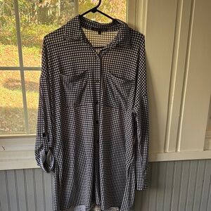 Women's Black and White Checkered Long Sleeve Top